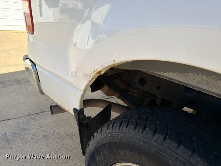 image for item FP3534 2004 Ford F150 XLT Crew Cab pickup truck