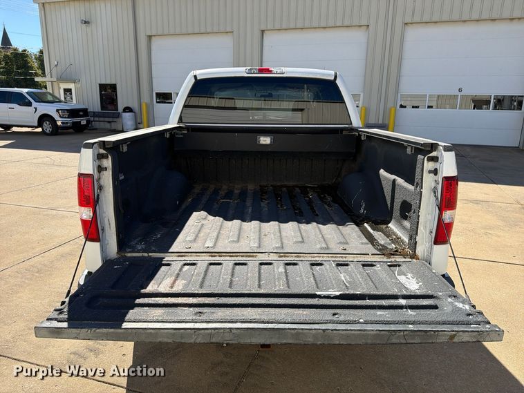 image for item FP3534 2004 Ford F150 XLT Crew Cab pickup truck