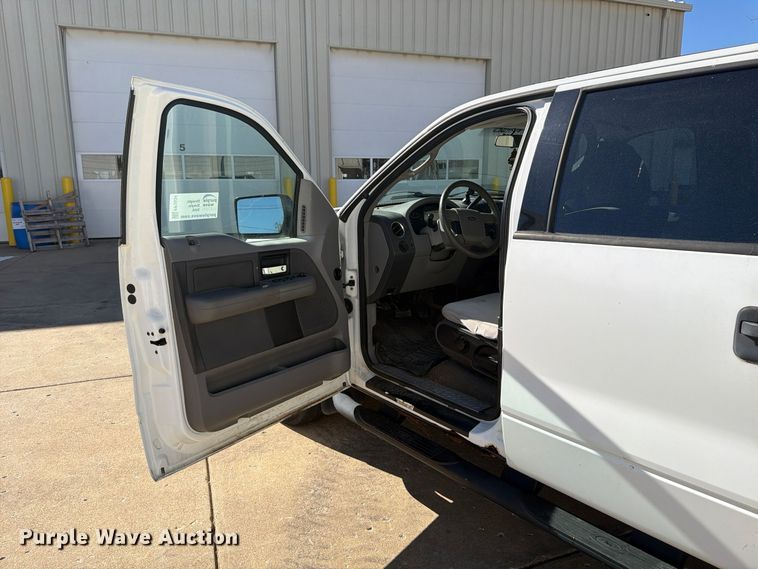 image for item FP3534 2004 Ford F150 XLT Crew Cab pickup truck