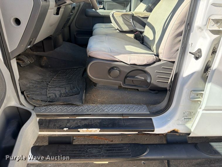 image for item FP3534 2004 Ford F150 XLT Crew Cab pickup truck