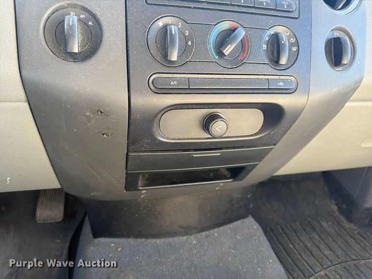 image for item FP3534 2004 Ford F150 XLT Crew Cab pickup truck