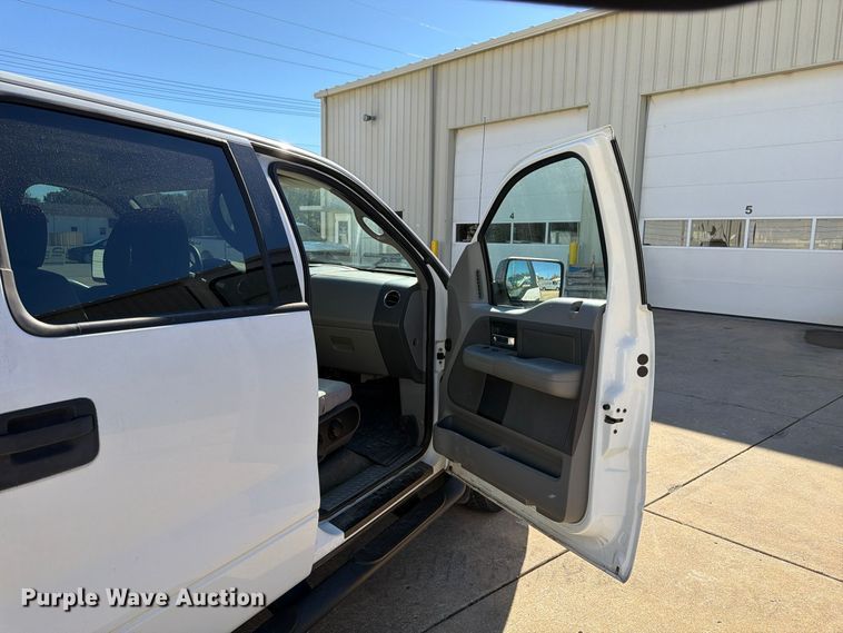image for item FP3534 2004 Ford F150 XLT Crew Cab pickup truck