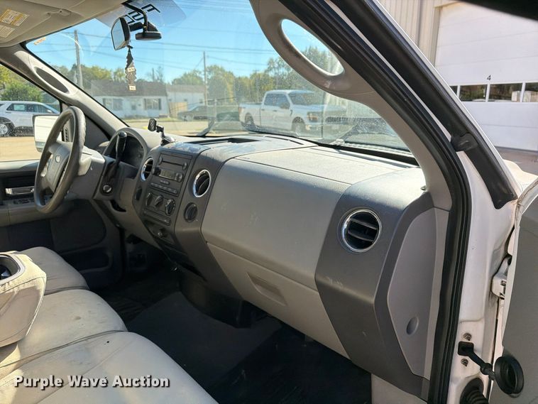 image for item FP3534 2004 Ford F150 XLT Crew Cab pickup truck