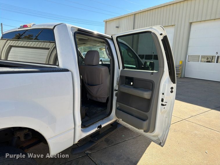 image for item FP3534 2004 Ford F150 XLT Crew Cab pickup truck