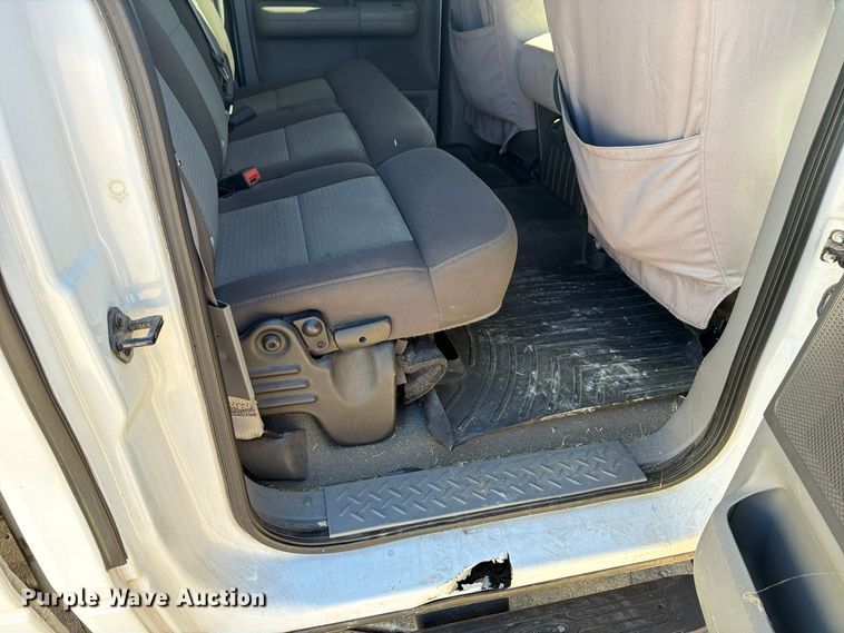 image for item FP3534 2004 Ford F150 XLT Crew Cab pickup truck