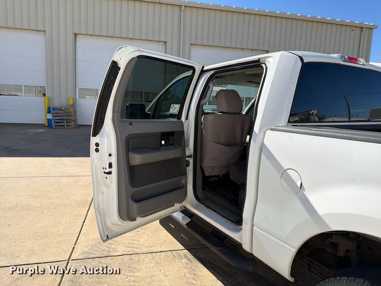 image for item FP3534 2004 Ford F150 XLT Crew Cab pickup truck