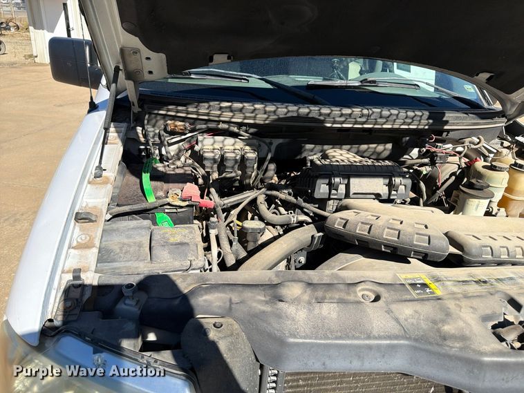 image for item FP3534 2004 Ford F150 XLT Crew Cab pickup truck