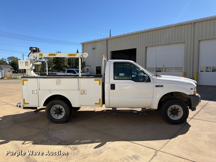 image for item FP3536 2003 Ford F250 Super Duty XL utility bed pickup truck