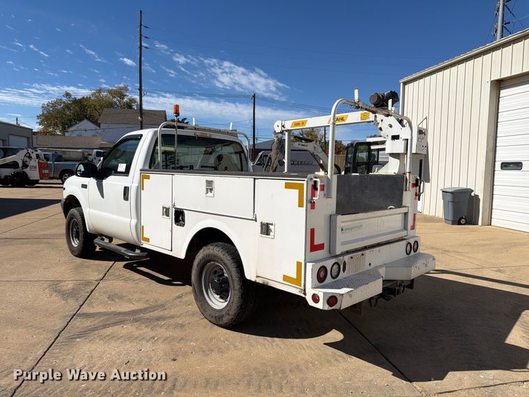 image for item FP3536 2003 Ford F250 Super Duty XL utility bed pickup truck