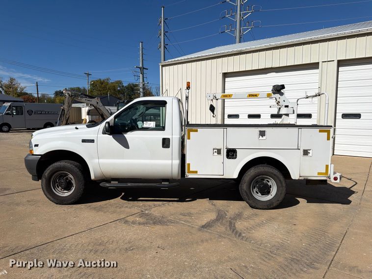 image for item FP3536 2003 Ford F250 Super Duty XL utility bed pickup truck