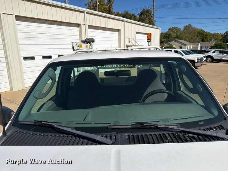 image for item FP3536 2003 Ford F250 Super Duty XL utility bed pickup truck