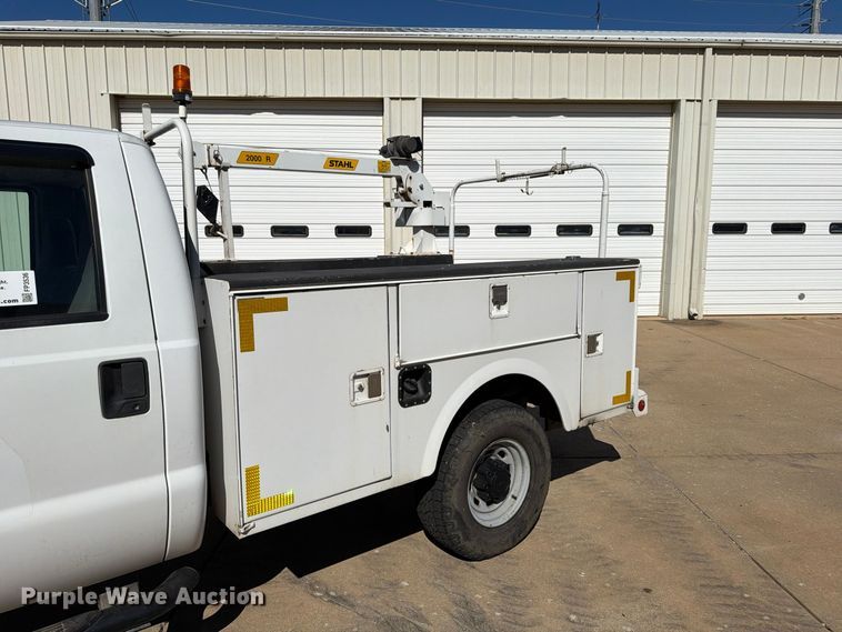 image for item FP3536 2003 Ford F250 Super Duty XL utility bed pickup truck