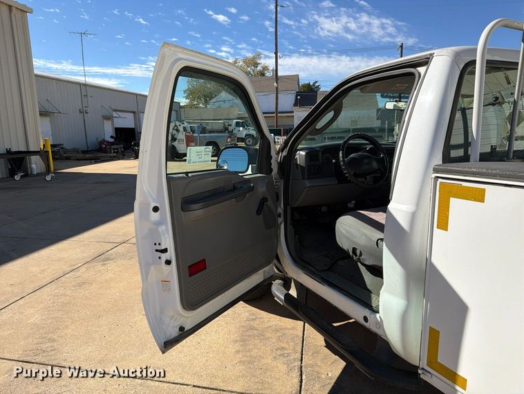 image for item FP3536 2003 Ford F250 Super Duty XL utility bed pickup truck