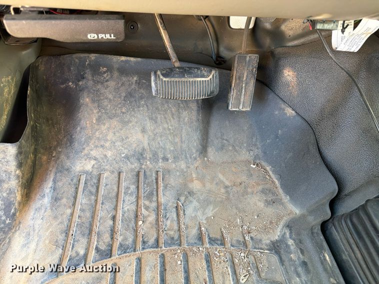 image for item FP3536 2003 Ford F250 Super Duty XL utility bed pickup truck