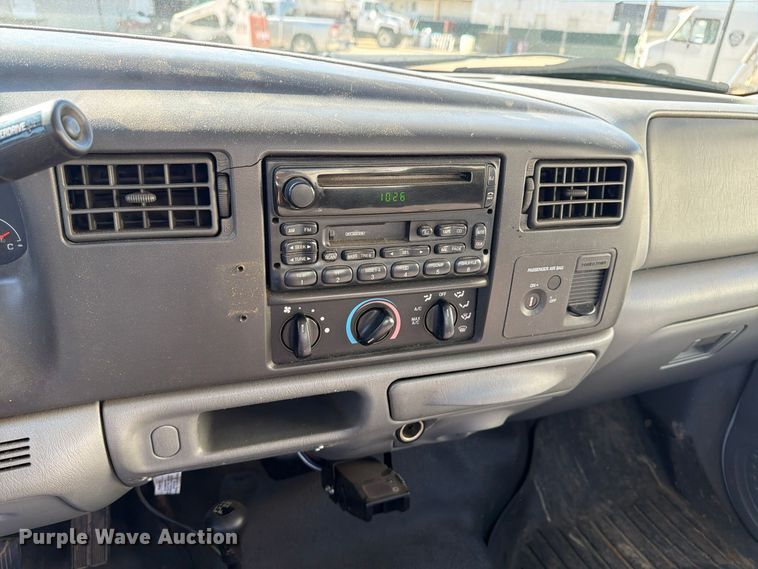 image for item FP3536 2003 Ford F250 Super Duty XL utility bed pickup truck