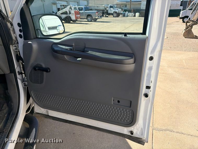 image for item FP3536 2003 Ford F250 Super Duty XL utility bed pickup truck