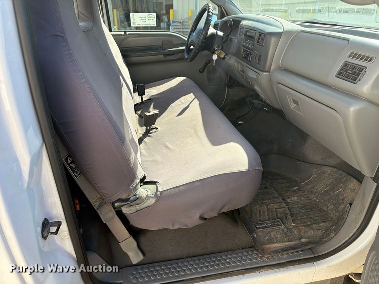 image for item FP3536 2003 Ford F250 Super Duty XL utility bed pickup truck