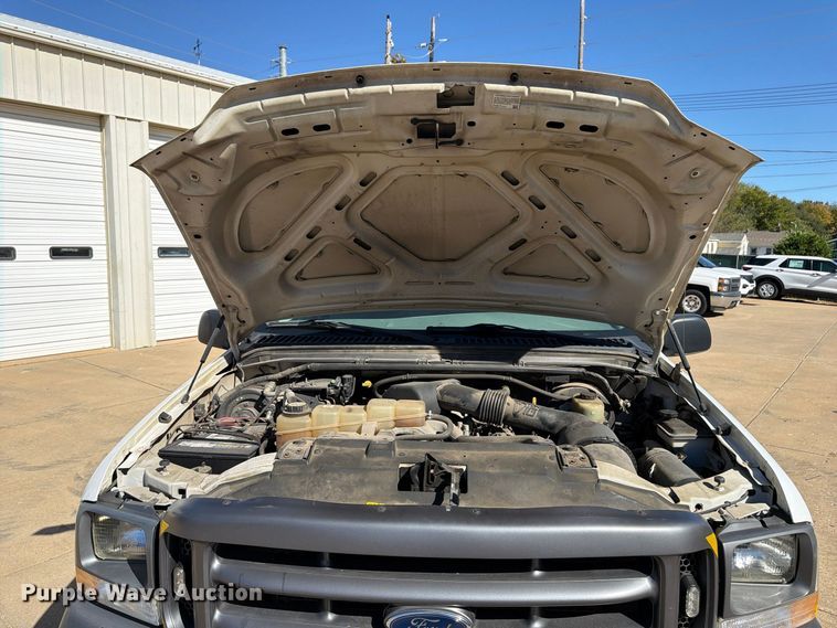 image for item FP3536 2003 Ford F250 Super Duty XL utility bed pickup truck