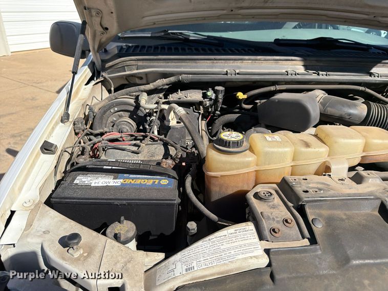 image for item FP3536 2003 Ford F250 Super Duty XL utility bed pickup truck