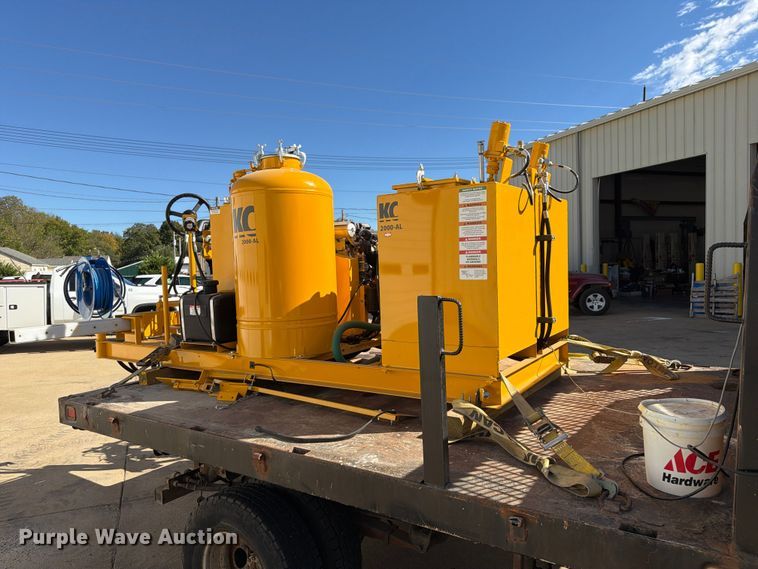 image for item FP3537 Kelly-Creswell 2000L paint striping machine