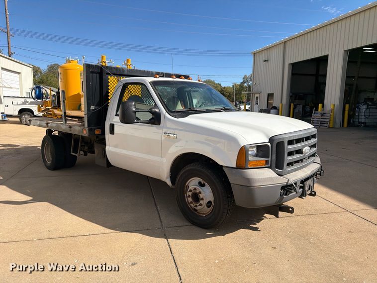image for item FP3538 2005 Ford F350 Super Duty XL flatbed pickup truck