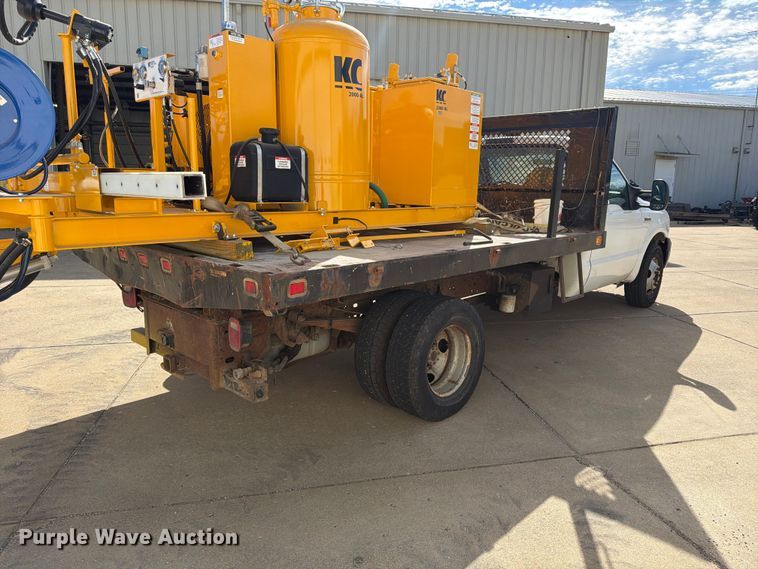 image for item FP3538 2005 Ford F350 Super Duty XL flatbed pickup truck