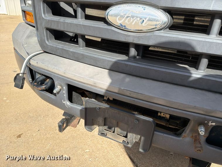 image for item FP3538 2005 Ford F350 Super Duty XL flatbed pickup truck