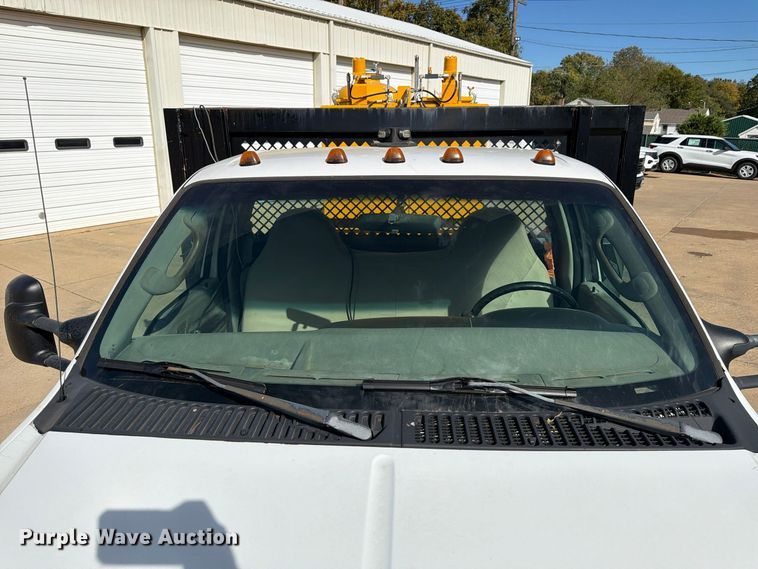 image for item FP3538 2005 Ford F350 Super Duty XL flatbed pickup truck