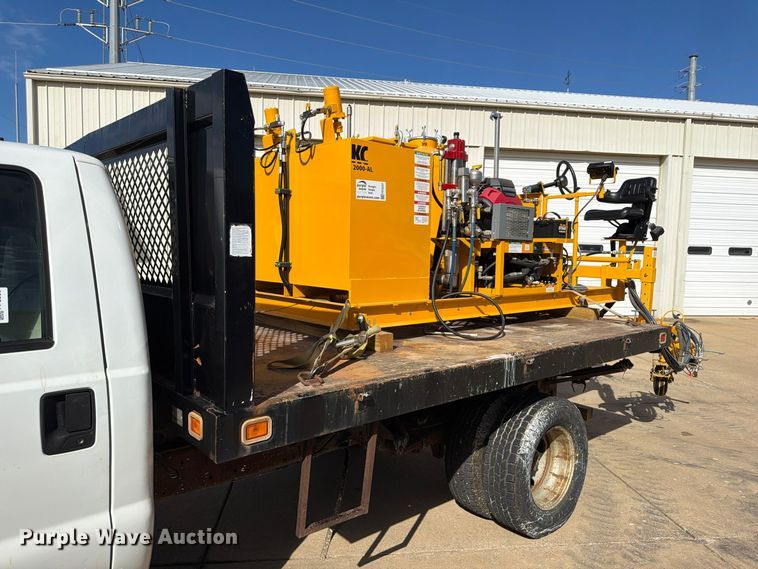 image for item FP3538 2005 Ford F350 Super Duty XL flatbed pickup truck