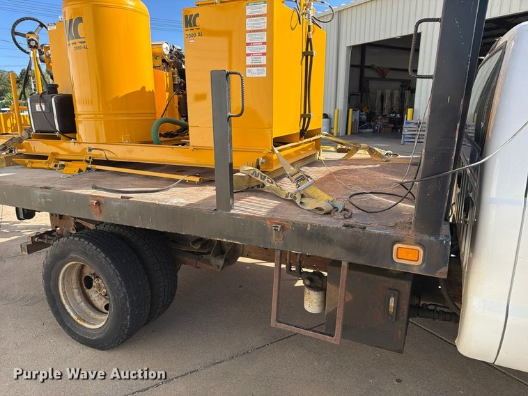 image for item FP3538 2005 Ford F350 Super Duty XL flatbed pickup truck
