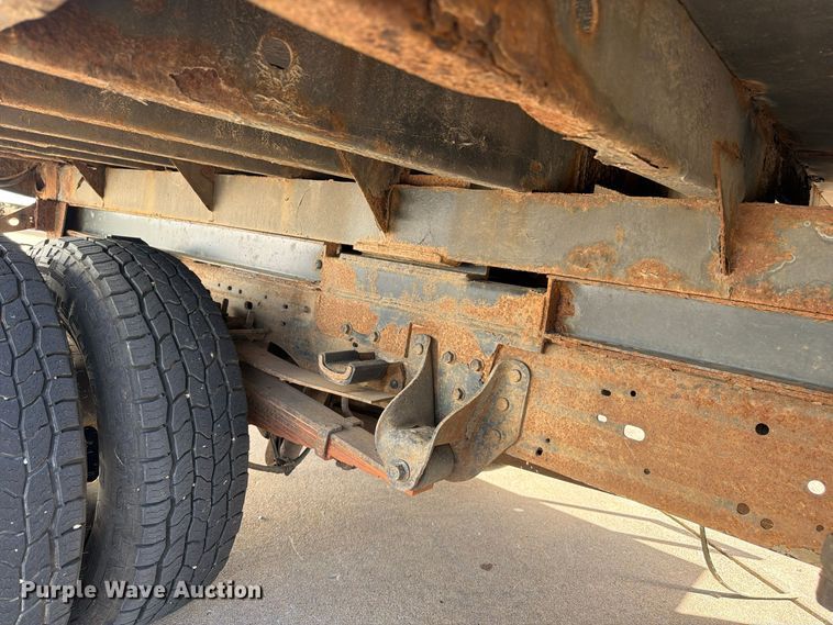 image for item FP3538 2005 Ford F350 Super Duty XL flatbed pickup truck