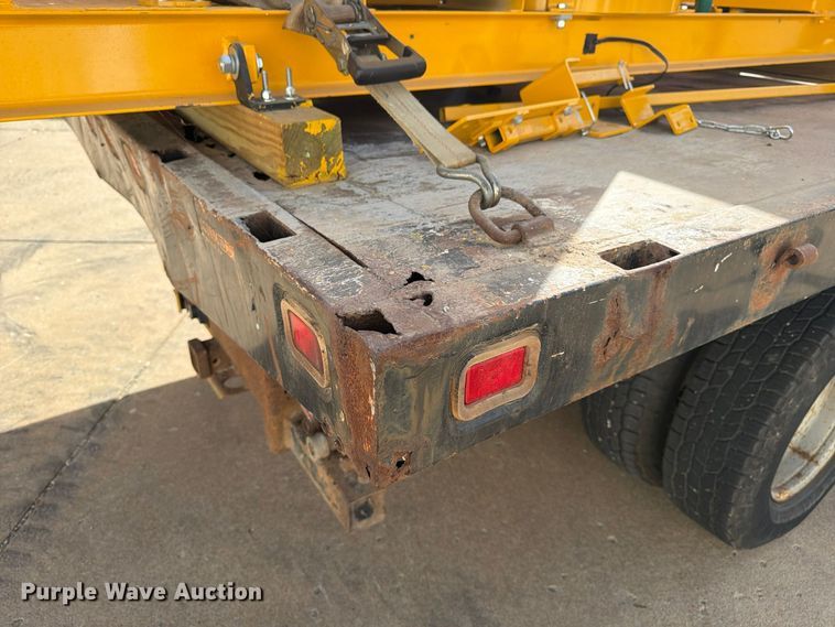 image for item FP3538 2005 Ford F350 Super Duty XL flatbed pickup truck