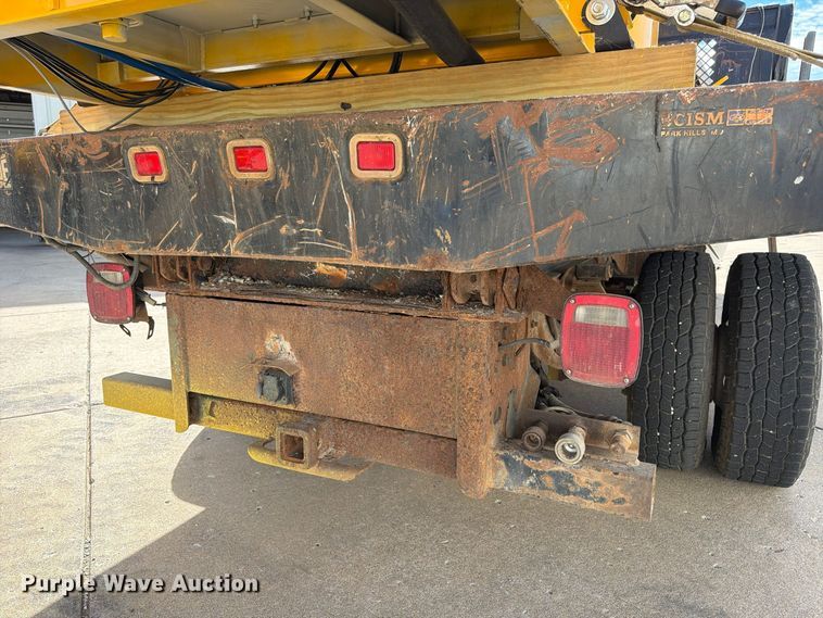 image for item FP3538 2005 Ford F350 Super Duty XL flatbed pickup truck