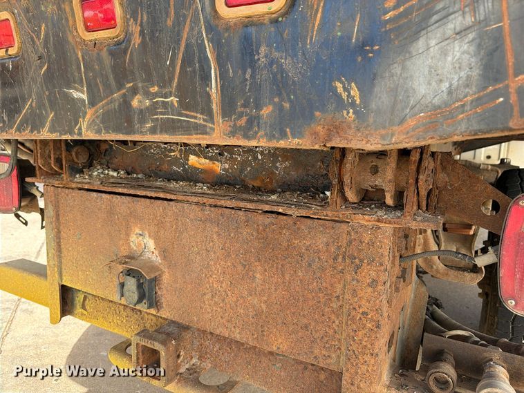 image for item FP3538 2005 Ford F350 Super Duty XL flatbed pickup truck