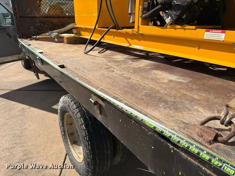 image for item FP3538 2005 Ford F350 Super Duty XL flatbed pickup truck