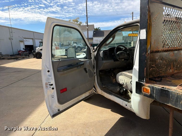 image for item FP3538 2005 Ford F350 Super Duty XL flatbed pickup truck