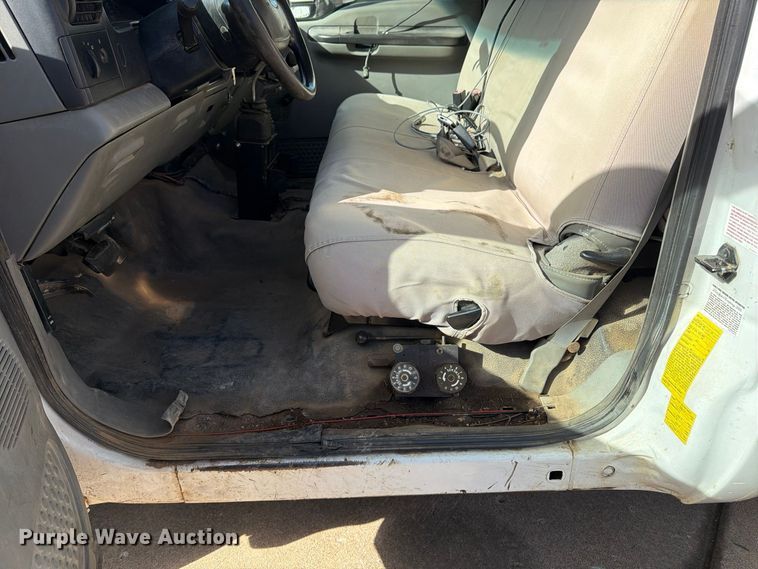 image for item FP3538 2005 Ford F350 Super Duty XL flatbed pickup truck