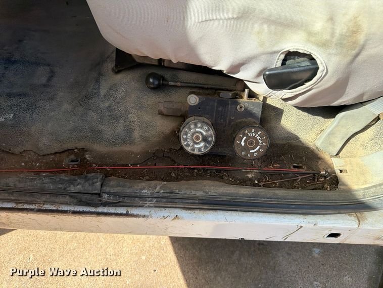image for item FP3538 2005 Ford F350 Super Duty XL flatbed pickup truck