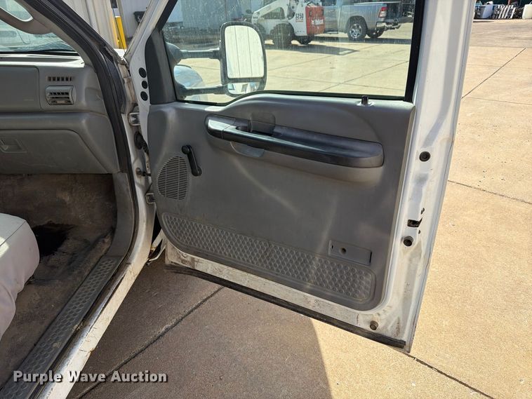 image for item FP3538 2005 Ford F350 Super Duty XL flatbed pickup truck