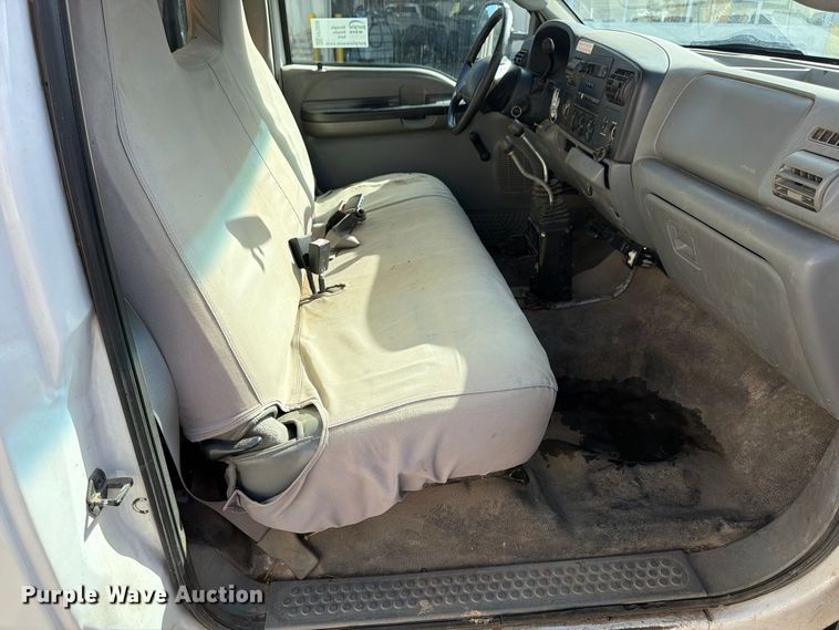 image for item FP3538 2005 Ford F350 Super Duty XL flatbed pickup truck