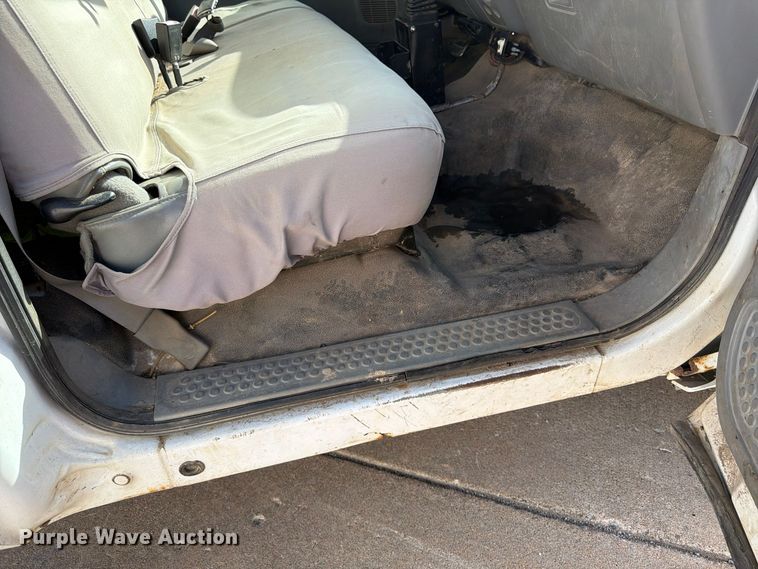 image for item FP3538 2005 Ford F350 Super Duty XL flatbed pickup truck