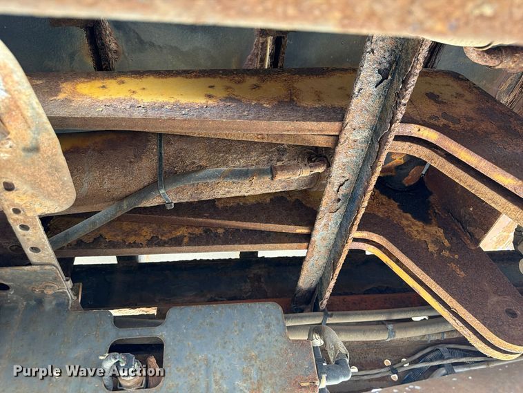 image for item FP3538 2005 Ford F350 Super Duty XL flatbed pickup truck