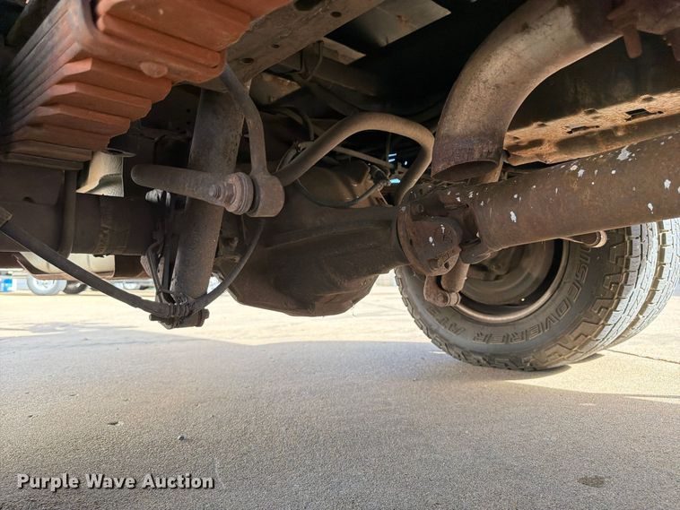 image for item FP3538 2005 Ford F350 Super Duty XL flatbed pickup truck