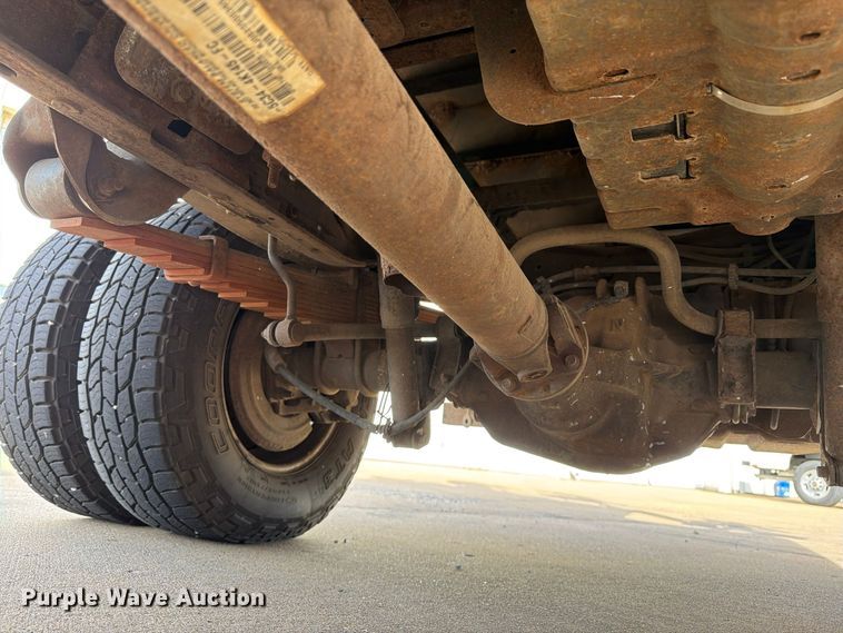 image for item FP3538 2005 Ford F350 Super Duty XL flatbed pickup truck