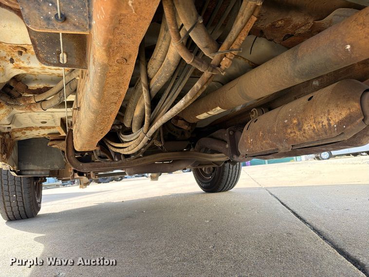 image for item FP3538 2005 Ford F350 Super Duty XL flatbed pickup truck