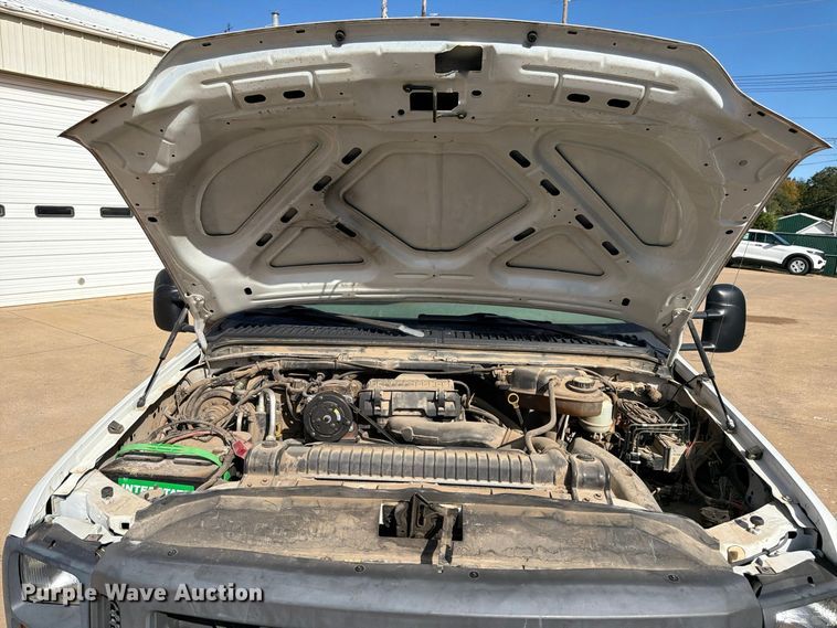 image for item FP3538 2005 Ford F350 Super Duty XL flatbed pickup truck