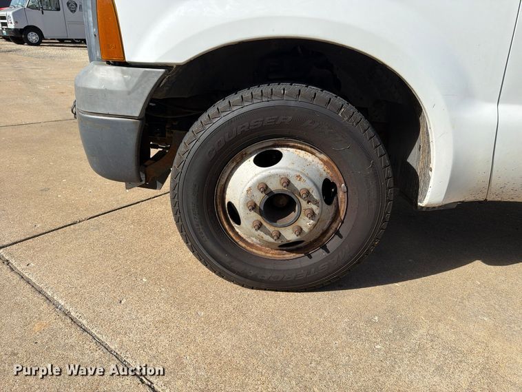 image for item FP3538 2005 Ford F350 Super Duty XL flatbed pickup truck