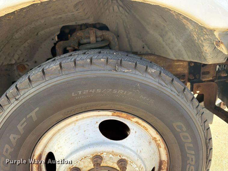 image for item FP3538 2005 Ford F350 Super Duty XL flatbed pickup truck