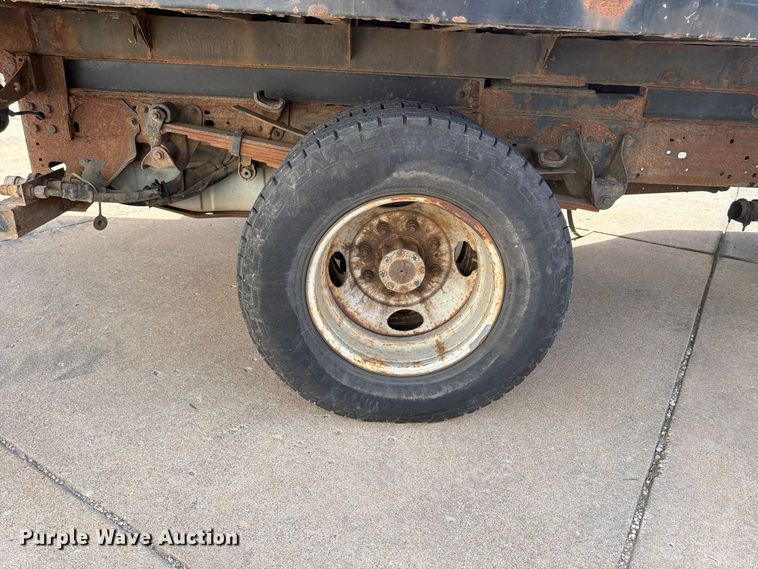 image for item FP3538 2005 Ford F350 Super Duty XL flatbed pickup truck