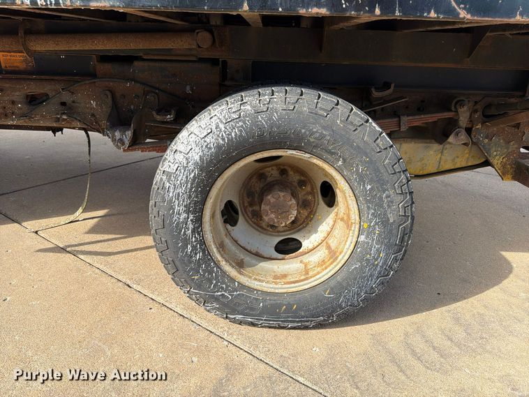 image for item FP3538 2005 Ford F350 Super Duty XL flatbed pickup truck